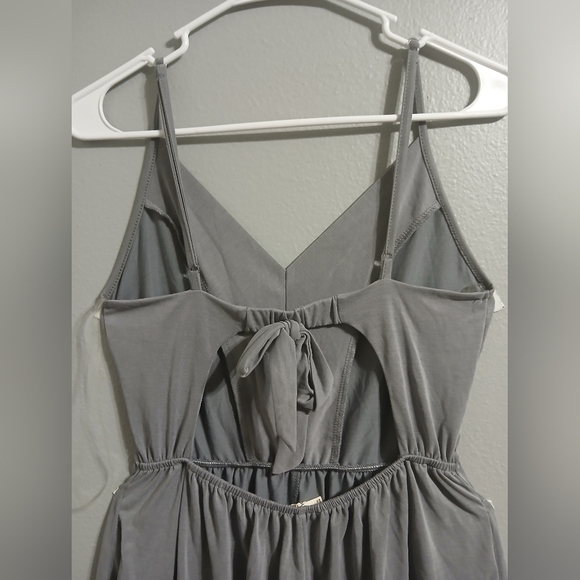 ⁸Gray Sleeveless V-Neck Dress - Picture 9 of 14